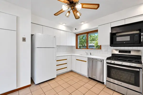 107 Headline RD, Deer Park, NY 11729