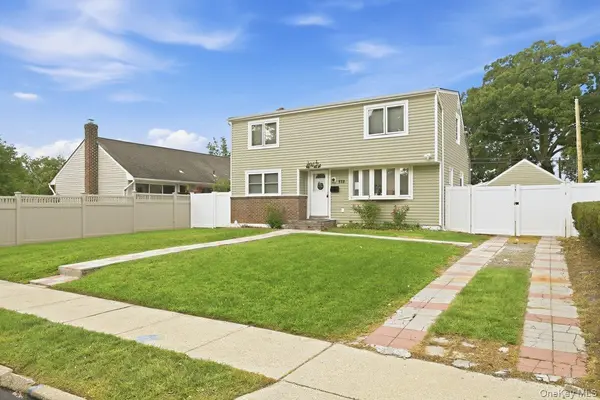 828 Bruce DR, Wantagh, NY 11793
