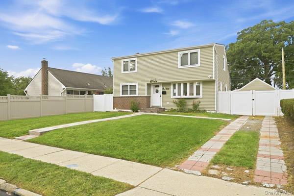 828 Bruce DR, Wantagh, NY 11793