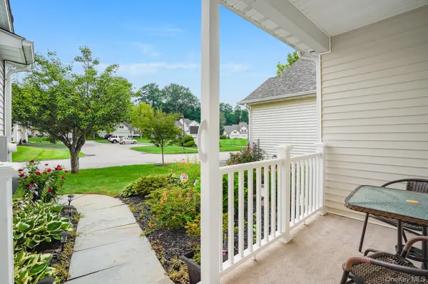 21 Osborne GLN, Poughquag, NY 12570