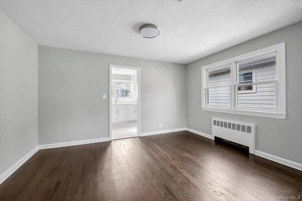 7 Linwood RD, Port Washington, NY 11050
