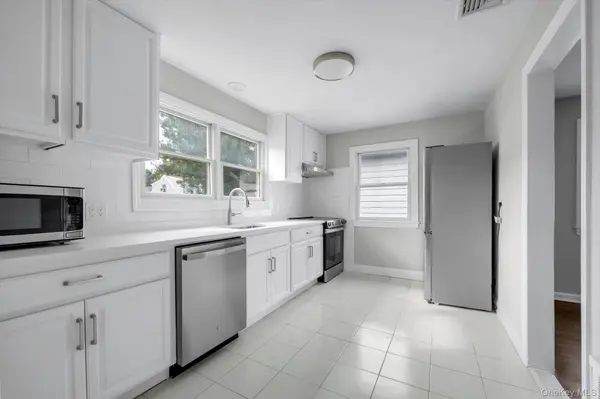 7 Linwood RD, Port Washington, NY 11050