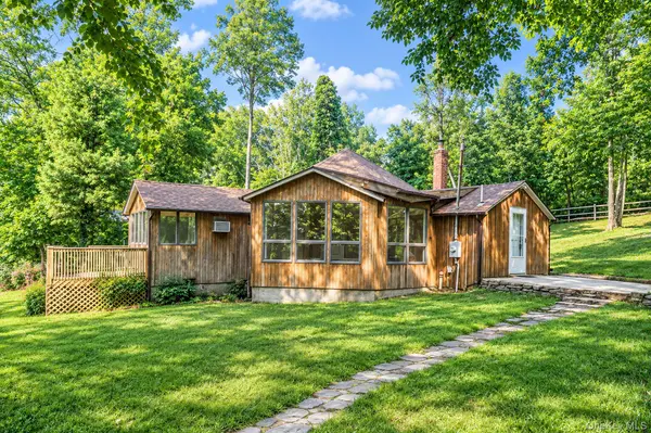 5 Jacobs LN, Wading River, NY 11792