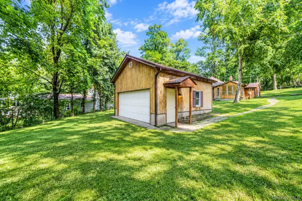 5 Jacobs LN, Wading River, NY 11792