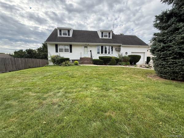 3624 Ionia ST, Seaford, NY 11783