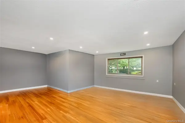2449 Union Blvd #21A, Islip, NY 11751