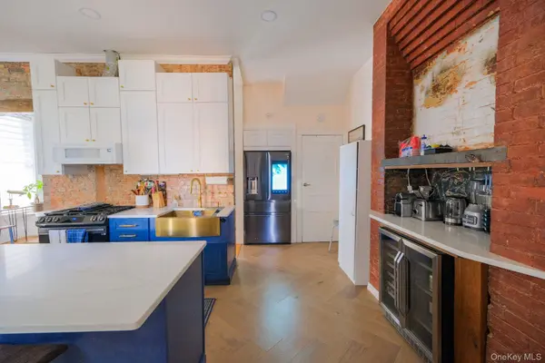 60 Bay View TER #1, Newburgh, NY 12550