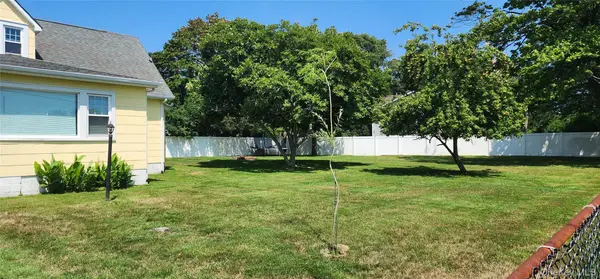 9 Babylon RD, Mastic Beach, NY 11951