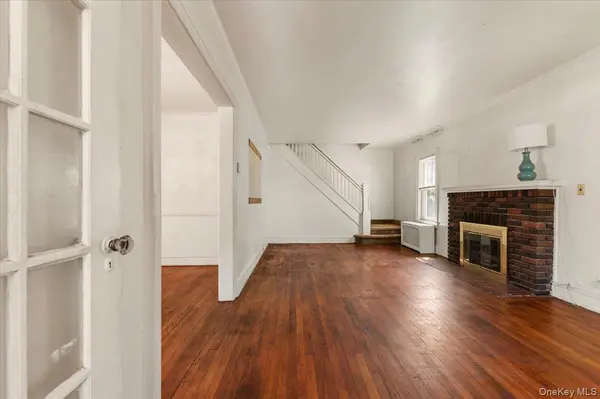 33 Lawrence AVE, Malverne, NY 11565