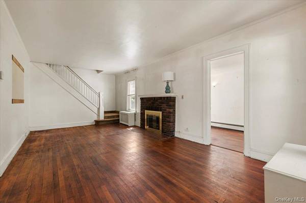 33 Lawrence AVE, Malverne, NY 11565