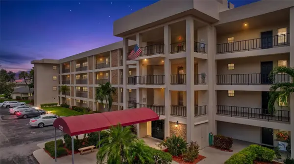 7461 W COUNTRY CLUB DR N #408, Sarasota, FL 34243
