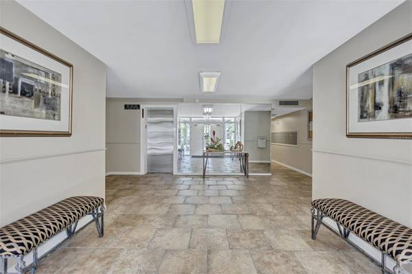 7461 W COUNTRY CLUB DR N #408, Sarasota, FL 34243