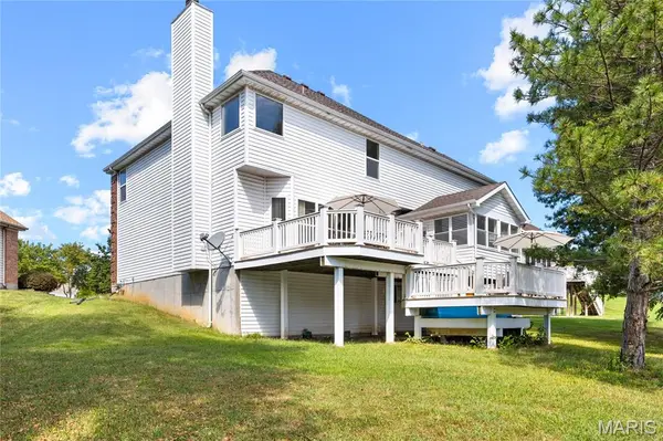1015 Nooning Tree DR, Chesterfield, MO 63017