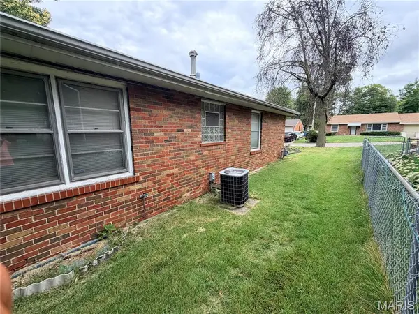 8933 Hillview AVE, Jennings, MO 63136