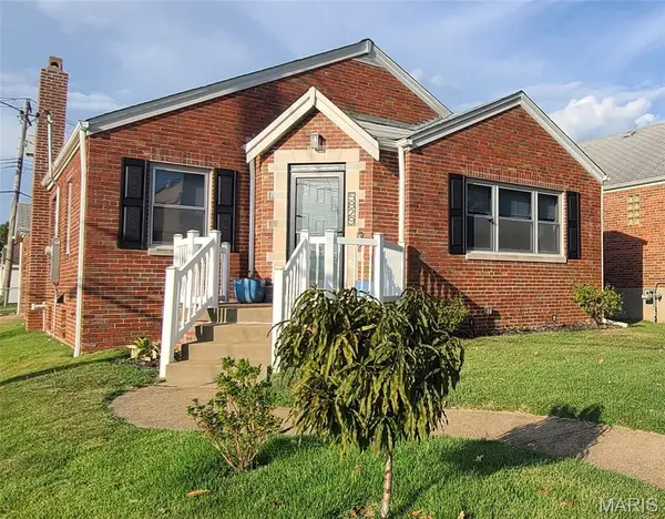 5829 Oleatha AVE, St Louis, MO 63139