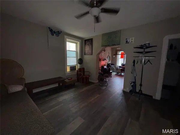 5507 Virginia AVE, St Louis, MO 63111