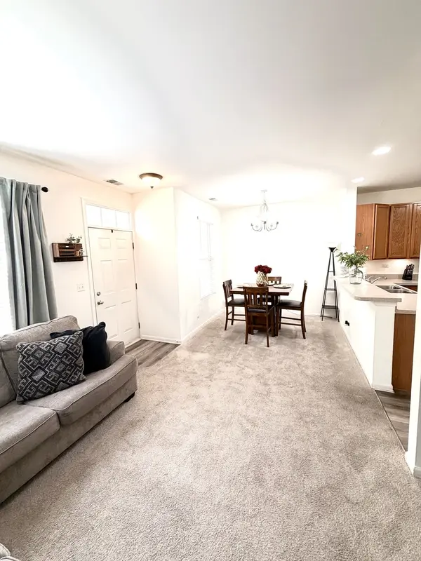 185 Springbrook TRL S, Oswego, IL 60543