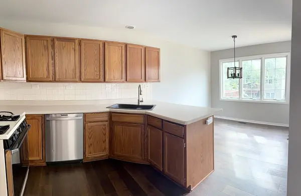 516 Silver Aspen CIR, Crystal Lake, IL 60014