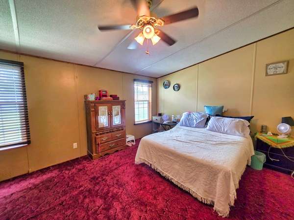 121 Meyer ST, Flora, IL 62839