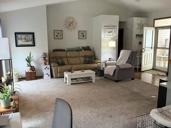 17 Madison CIR #17, Davenport, IA 52806