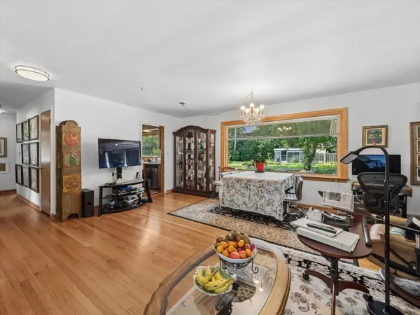 330 Cornell AVE, Des Plaines, IL 60016