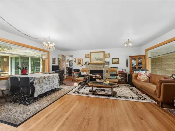 330 Cornell AVE, Des Plaines, IL 60016
