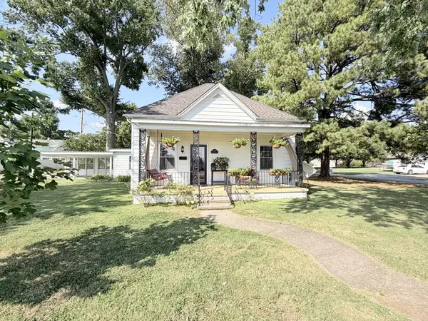 1300 Grant ST, Eldorado, IL 62930