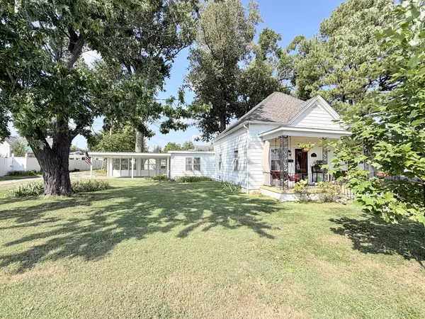 1300 Grant ST, Eldorado, IL 62930