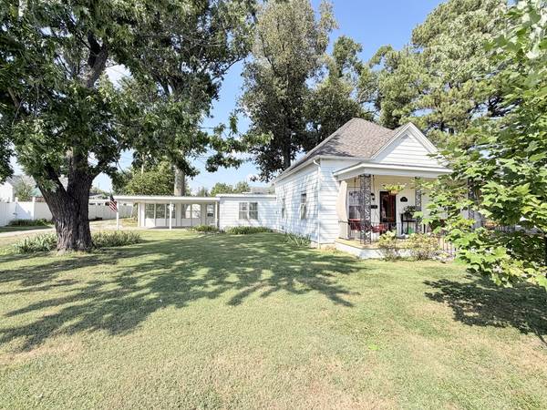 1300 Grant ST, Eldorado, IL 62930