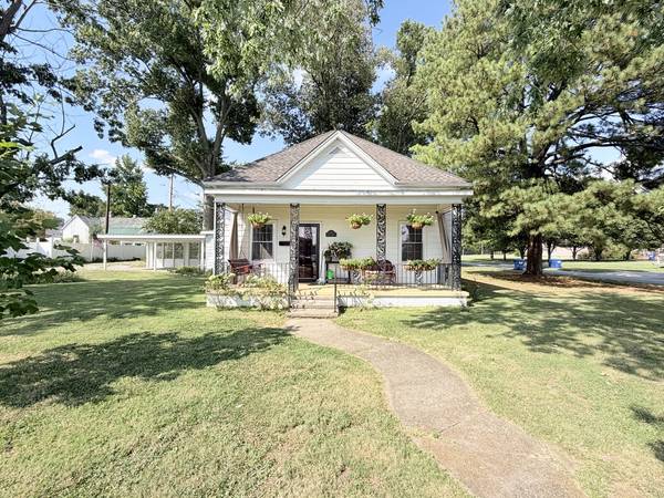 1300 Grant ST, Eldorado, IL 62930