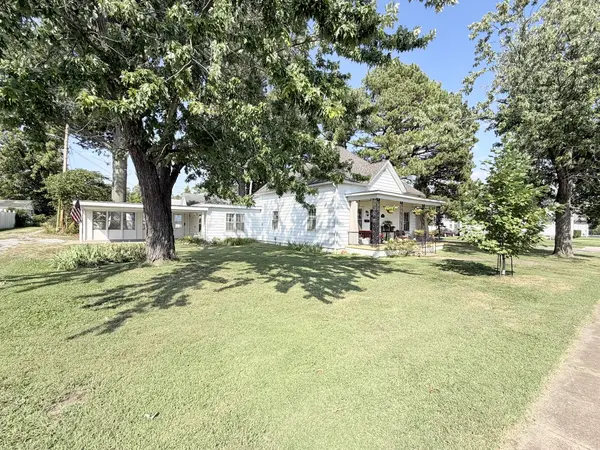 1300 Grant ST, Eldorado, IL 62930