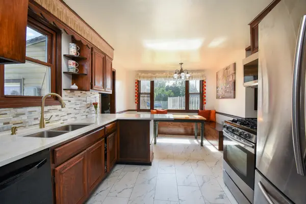 8145 State RD, Burbank, IL 60459