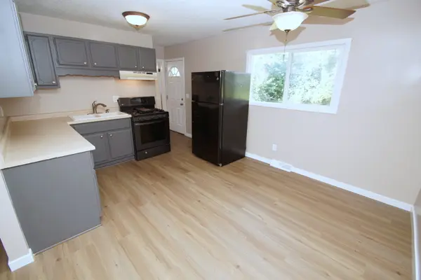 2902 MAGNOLIA DR, Bettendorf, IA 52722