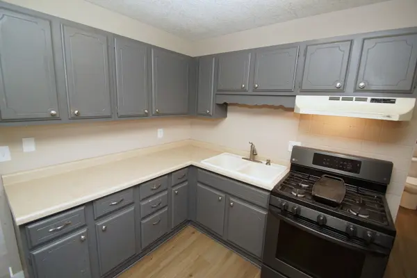 2902 MAGNOLIA DR, Bettendorf, IA 52722