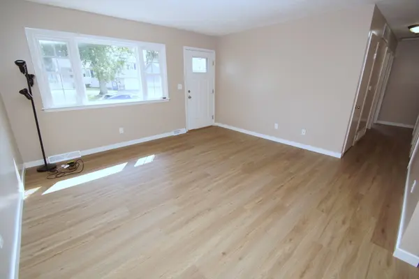 2902 MAGNOLIA DR, Bettendorf, IA 52722