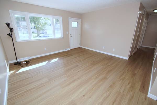 2902 MAGNOLIA DR, Bettendorf, IA 52722