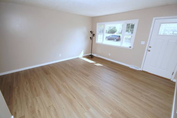 2902 MAGNOLIA DR, Bettendorf, IA 52722