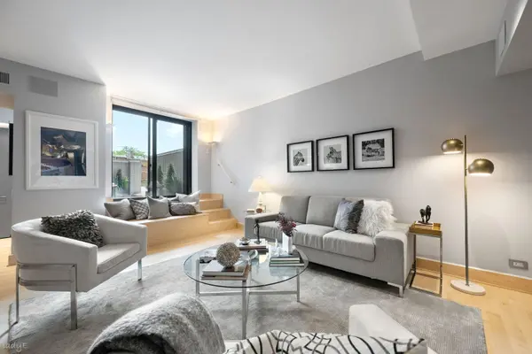 2100 N Lincoln Park West #3ES, Chicago, IL 60614