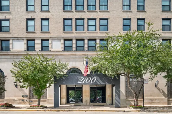 2100 N Lincoln Park West #3ES, Chicago, IL 60614