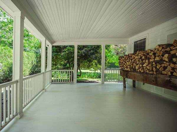 1200 Indian Neck LN, Peconic, NY 11958