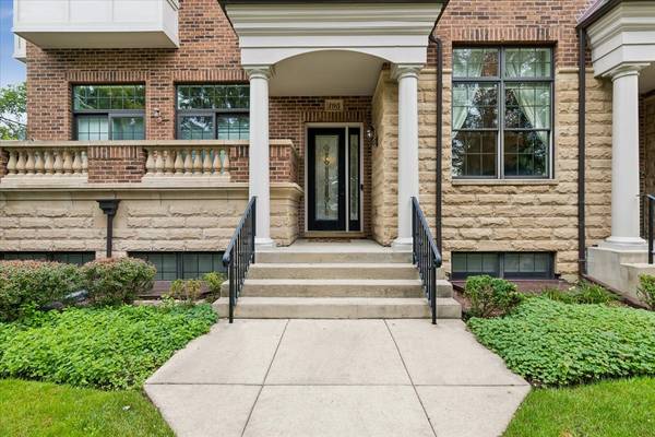 195 N Hickory AVE, Arlington Heights, IL 60004