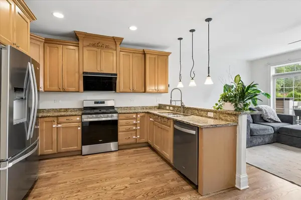 195 N Hickory AVE, Arlington Heights, IL 60004