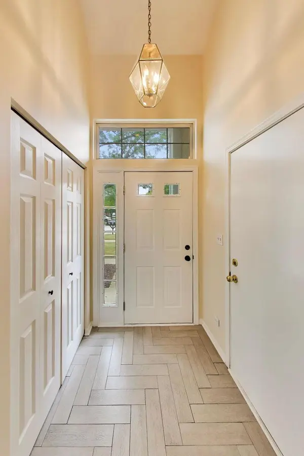939 Charlela LN #939, Elk Grove Village, IL 60007