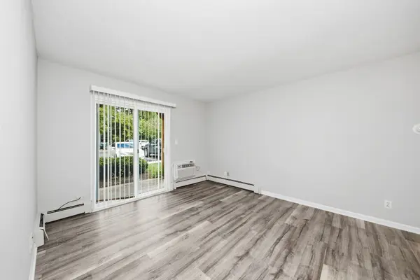 2300 Light RD #105, Oswego, IL 60543