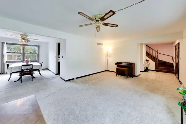 7613 Hayenga LN, Darien, IL 60561