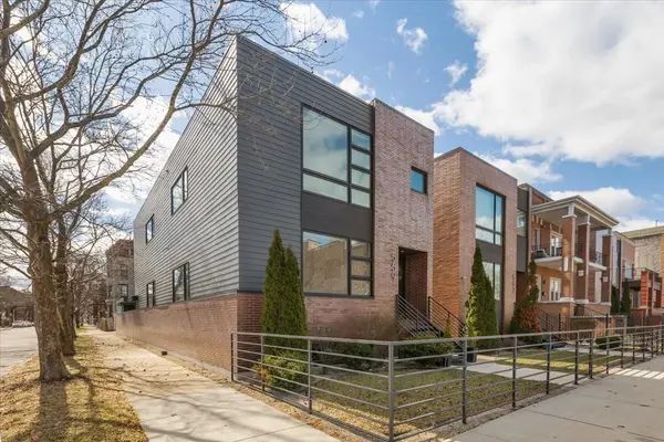559 E 50th ST, Chicago, IL 60615