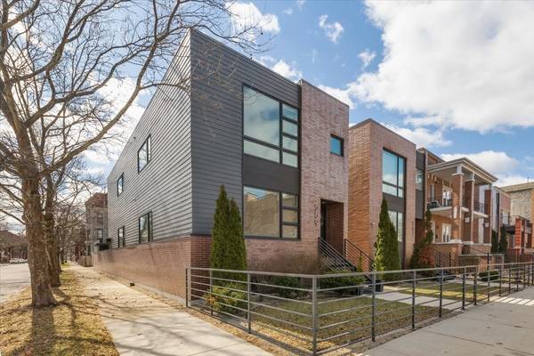559 E 50th ST, Chicago, IL 60615