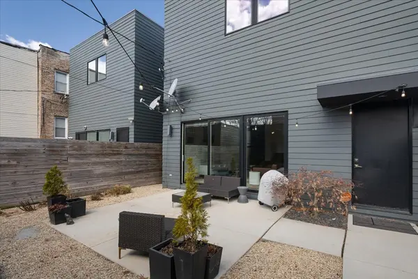 559 E 50th ST, Chicago, IL 60615