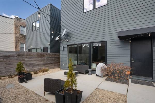 559 E 50th ST, Chicago, IL 60615