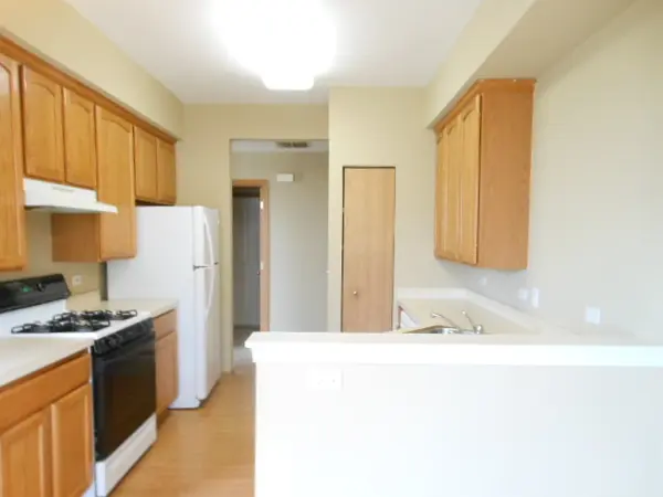 3289 Cremin LN, Aurora, IL 60502
